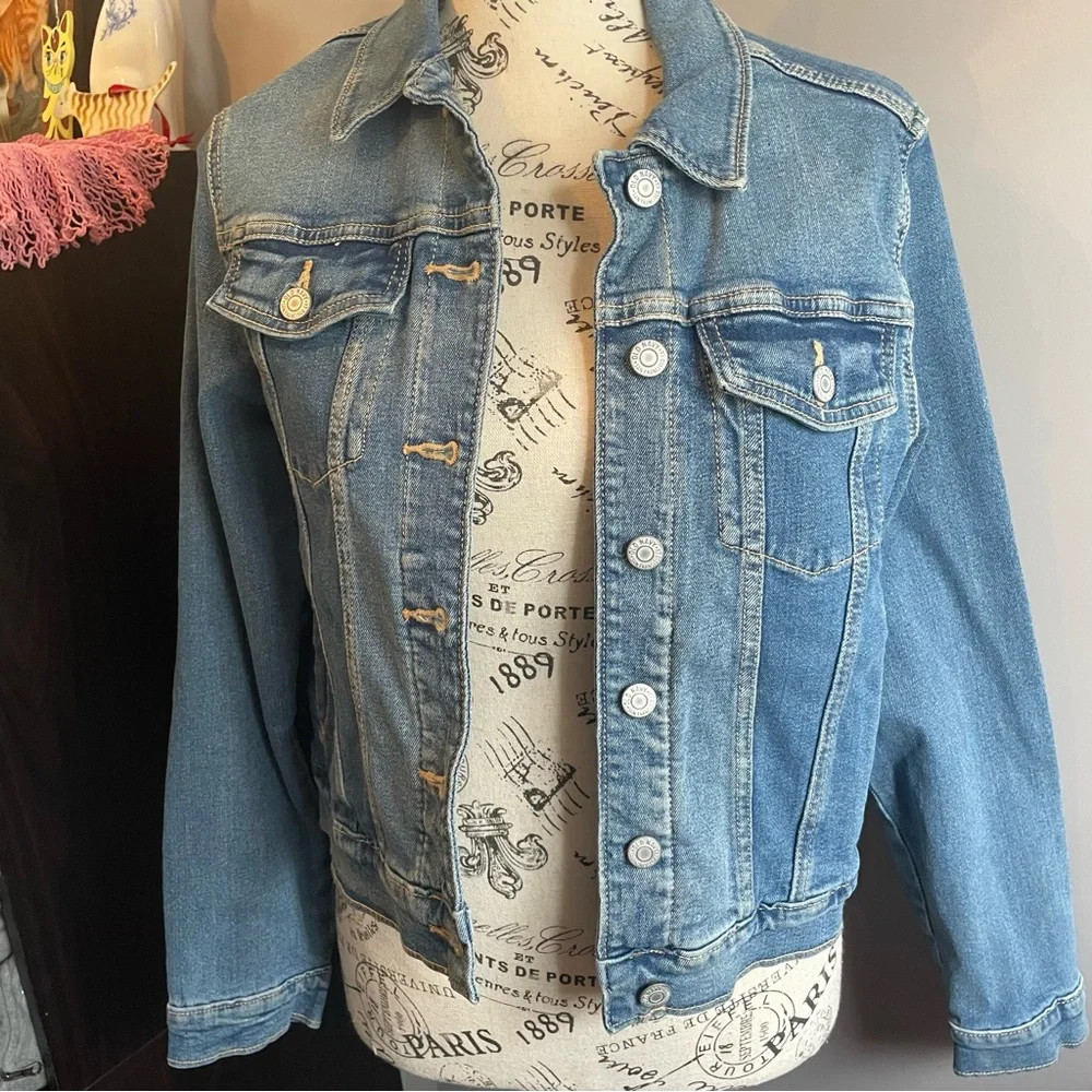 Old Navy Light Blue Denim Jacket in Girls‎ XL